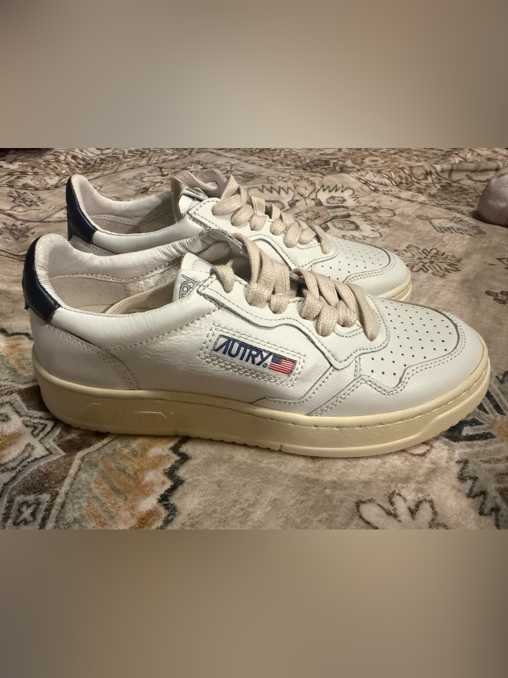 AUTRY MEDALIST LOW TOP SNEAKERS NEW 38 - Picture 2 of 7